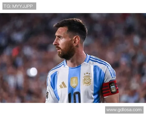 目前足球界最火球星是谁他的影响力和成就如何分析